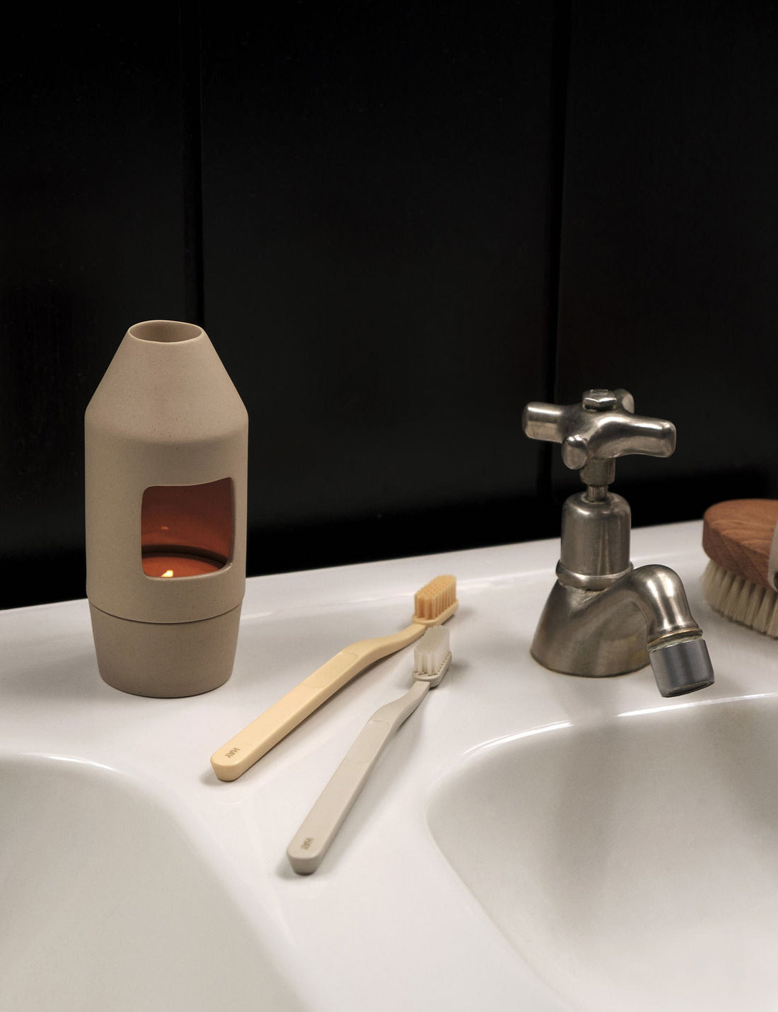 Tann Toothbrush