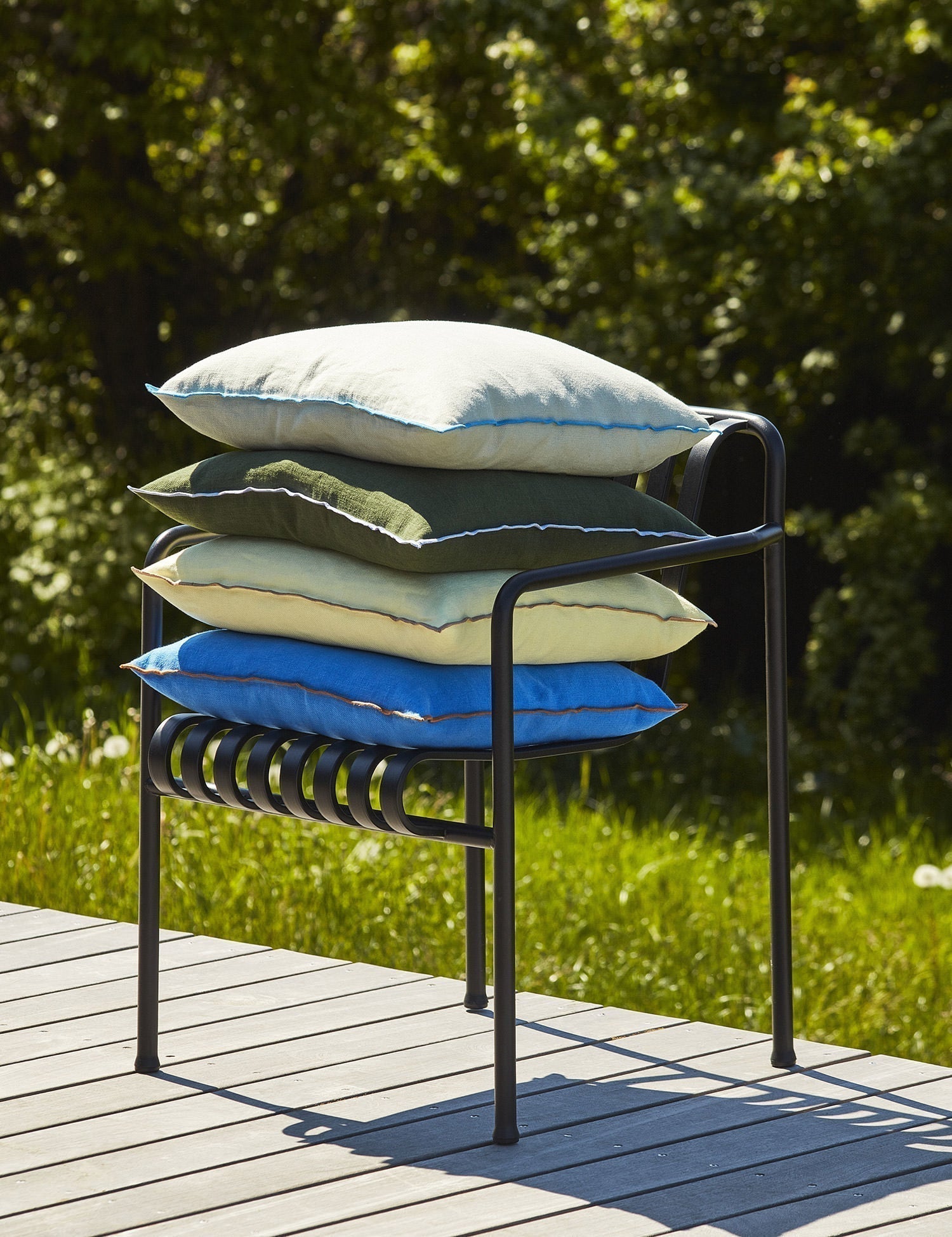 Outline Cushion (Black)