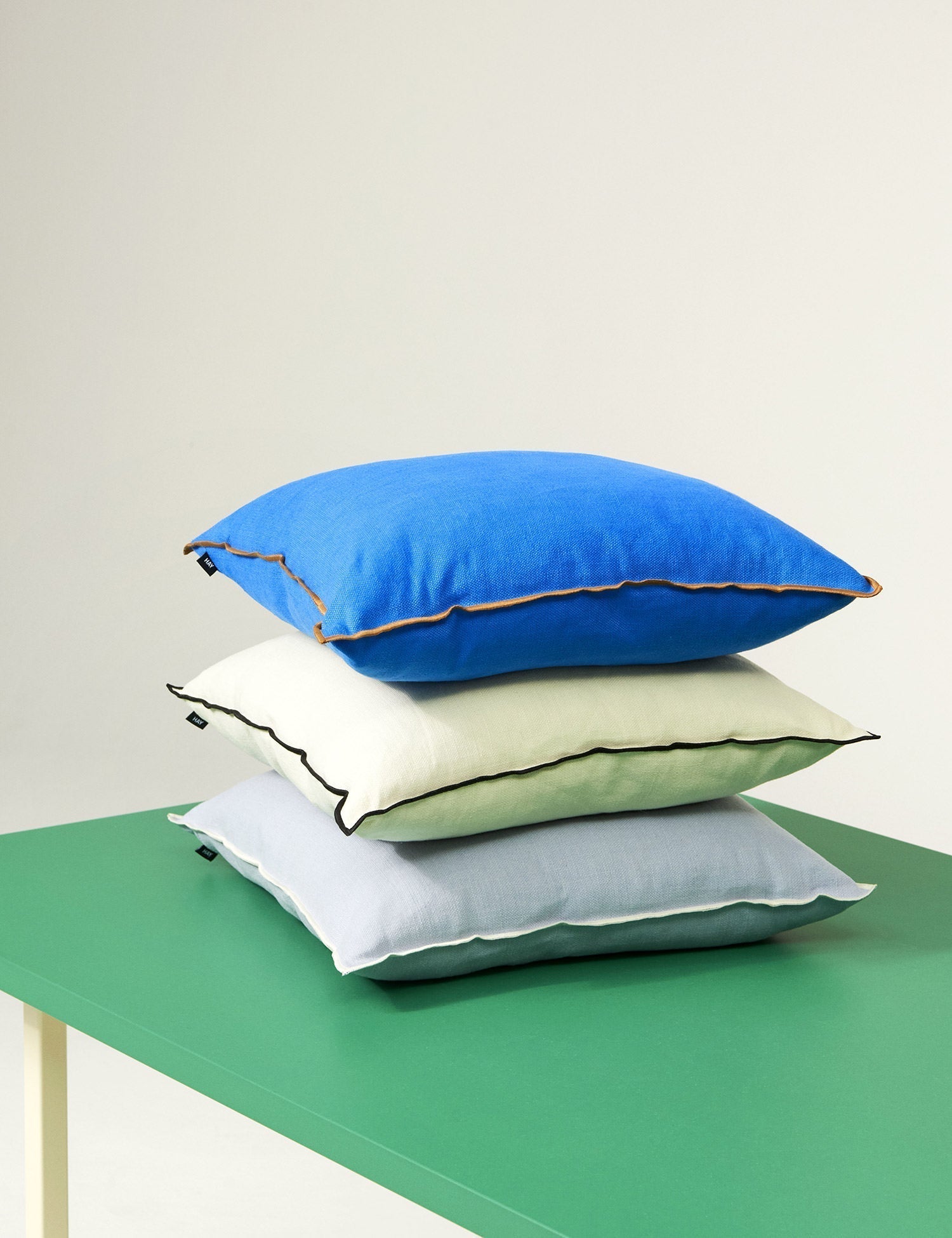 Outline Cushion (Vivid Blue)