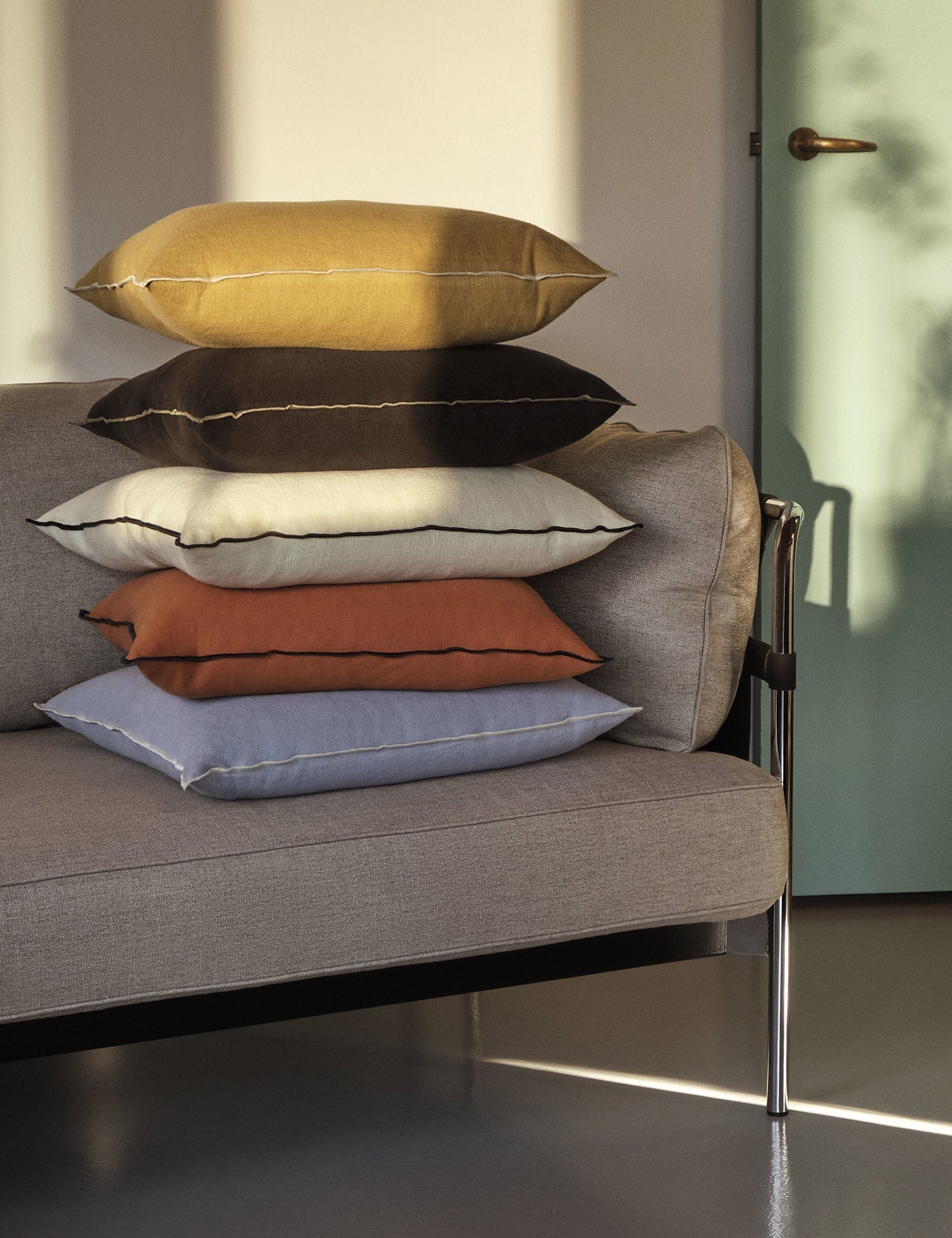 Outline Cushion (Yellow)