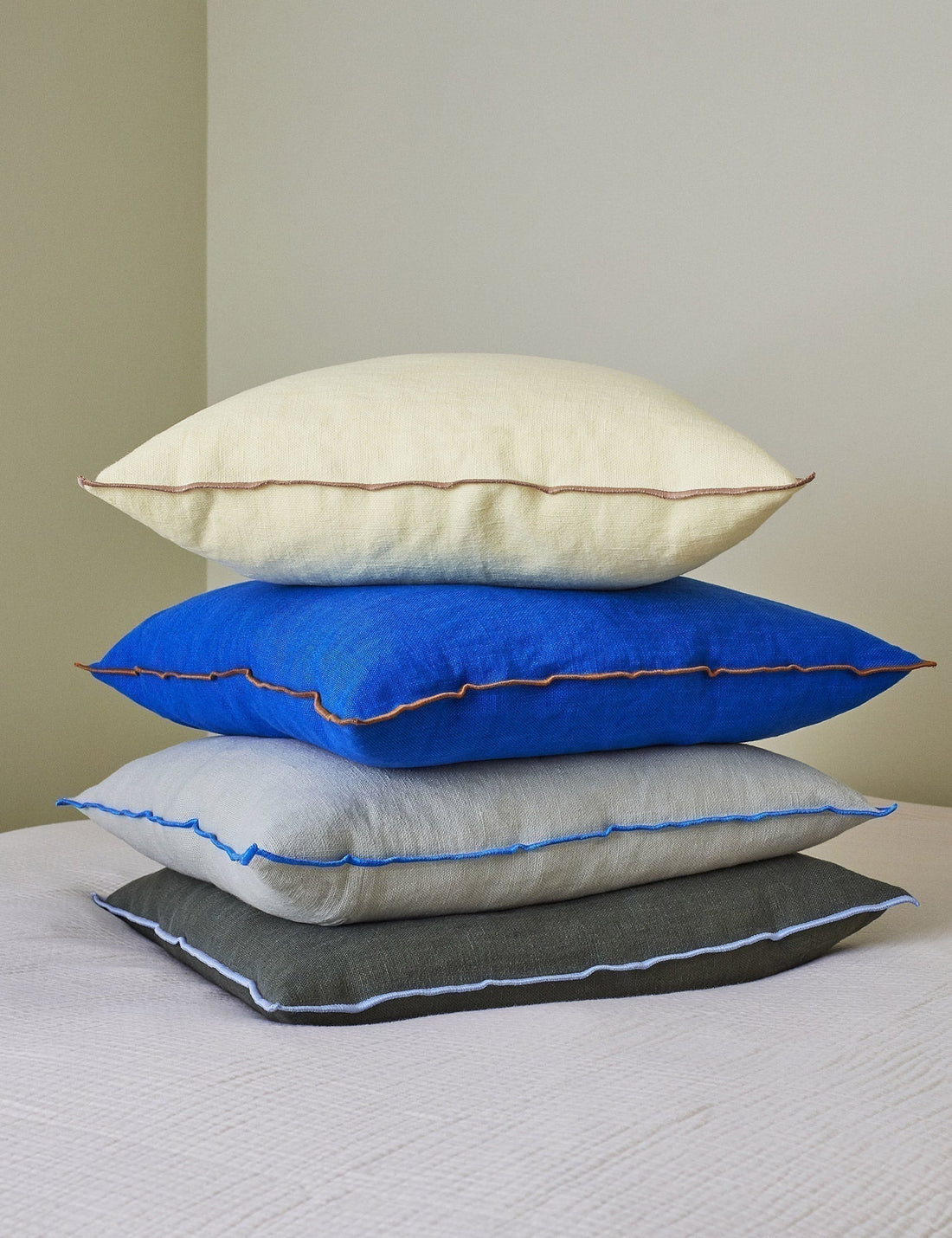 Outline Cushion (Grey)