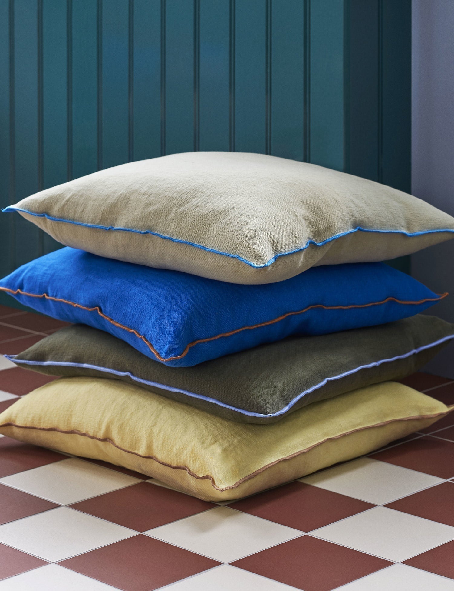 Outline Cushion (Green)