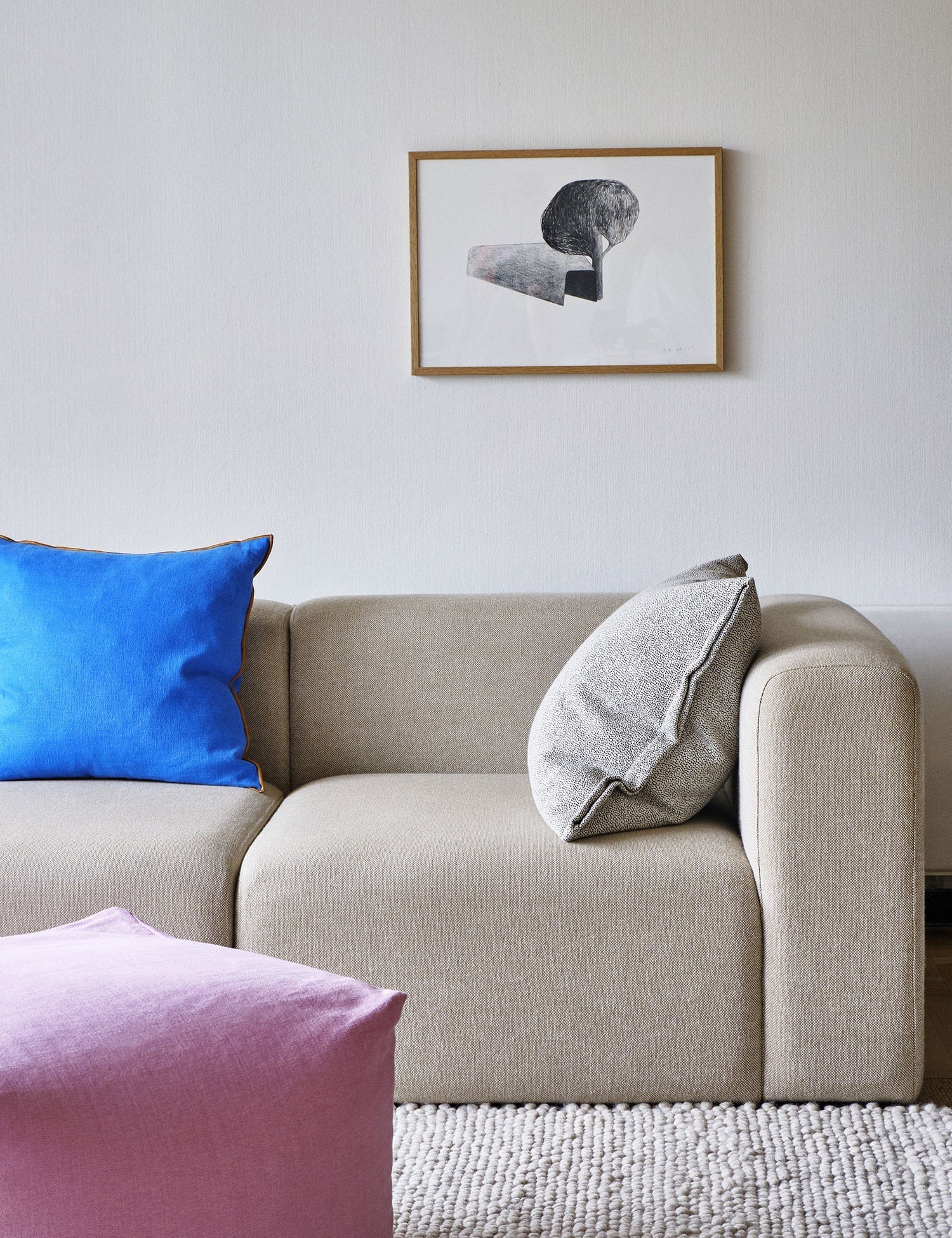 Outline Cushion (Vivid Blue)